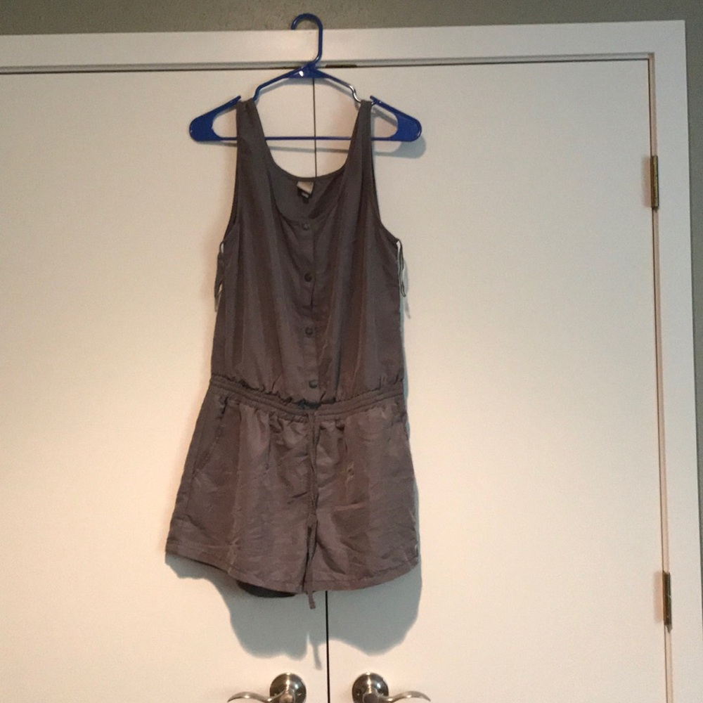 Gray bench romper